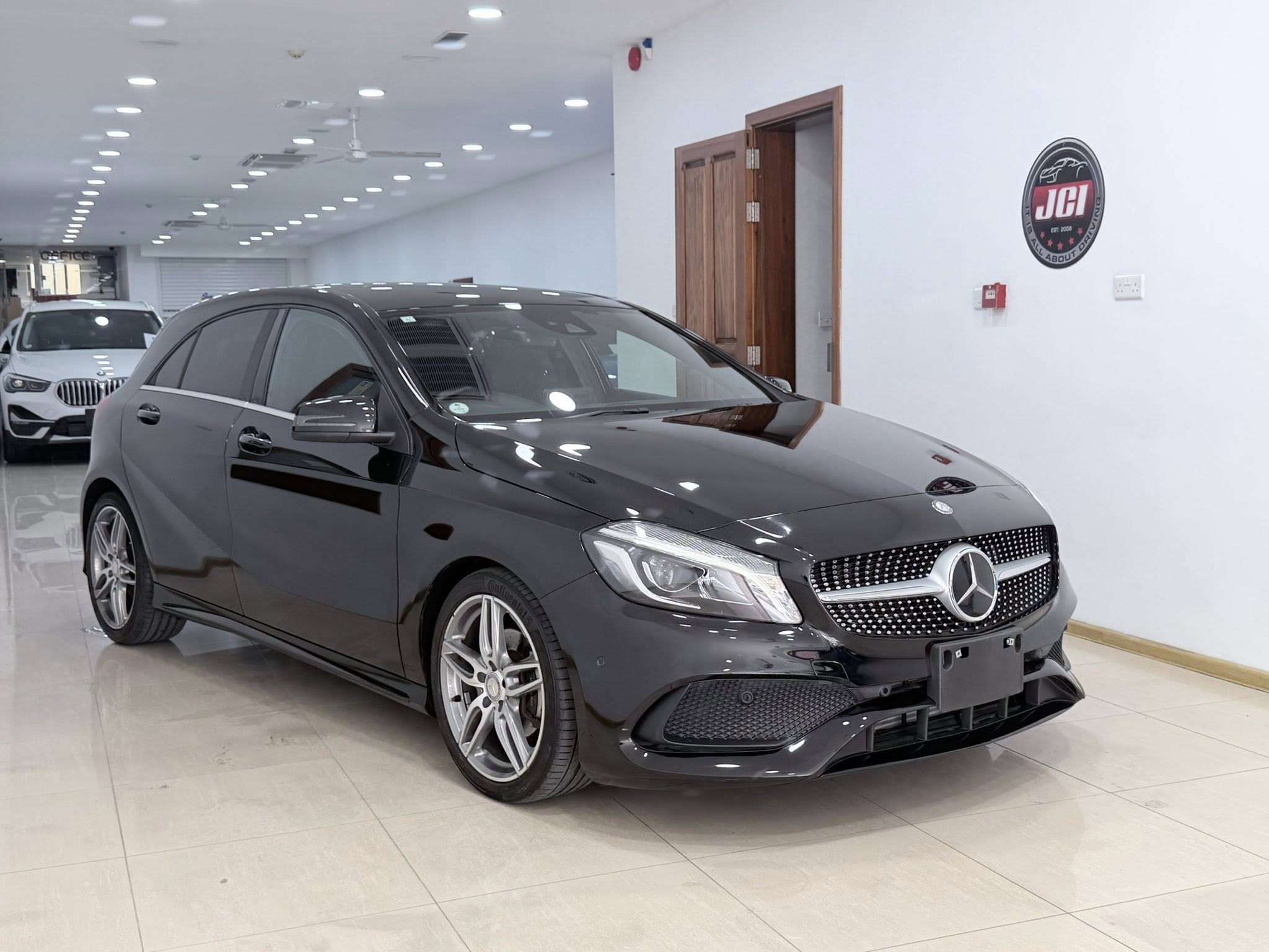 Mercedes A180 AMG Premium Plus (Top of the range Specs)