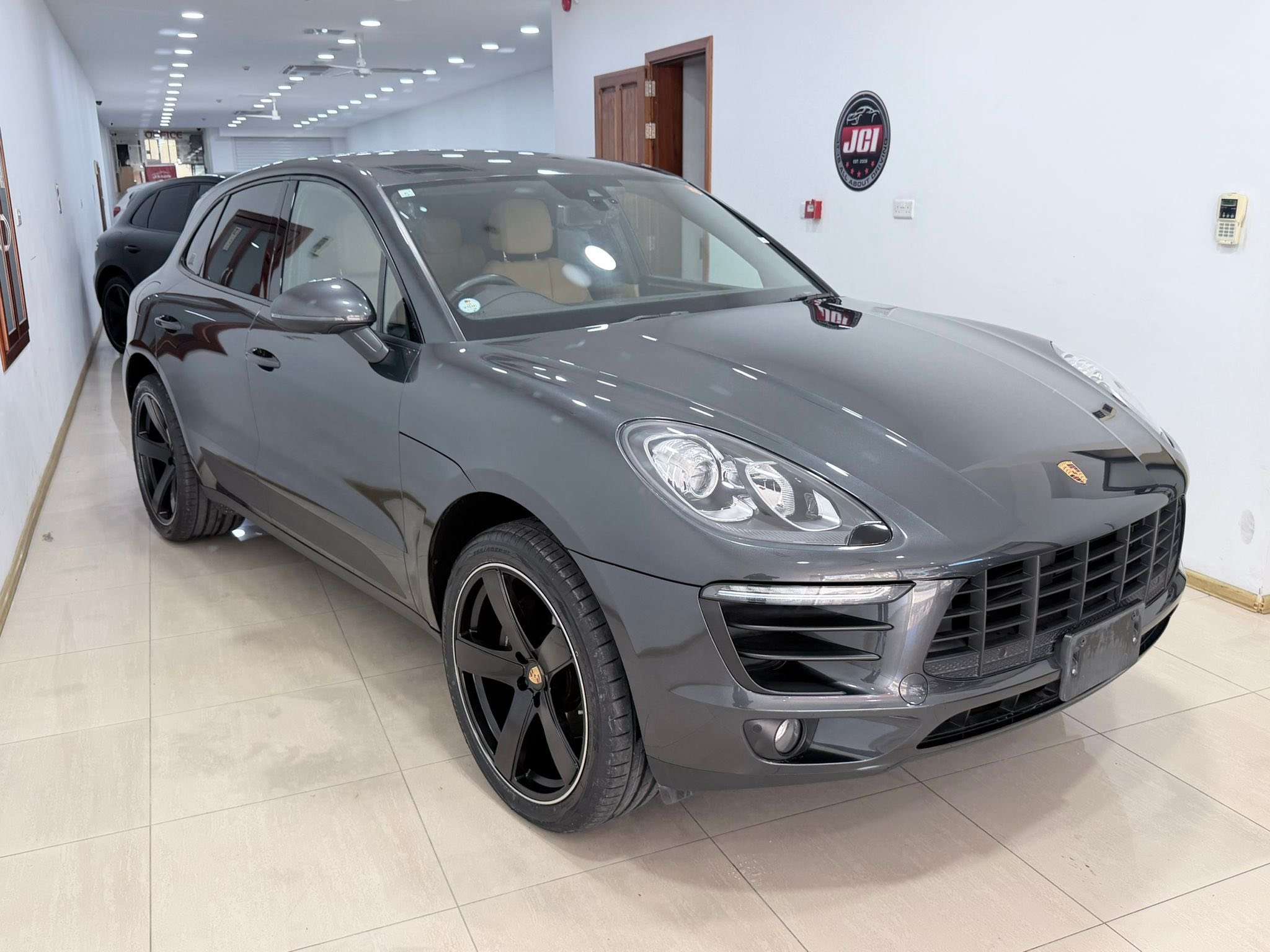 2017/18 Porsche Macan (Volcano Grey) Tan interior