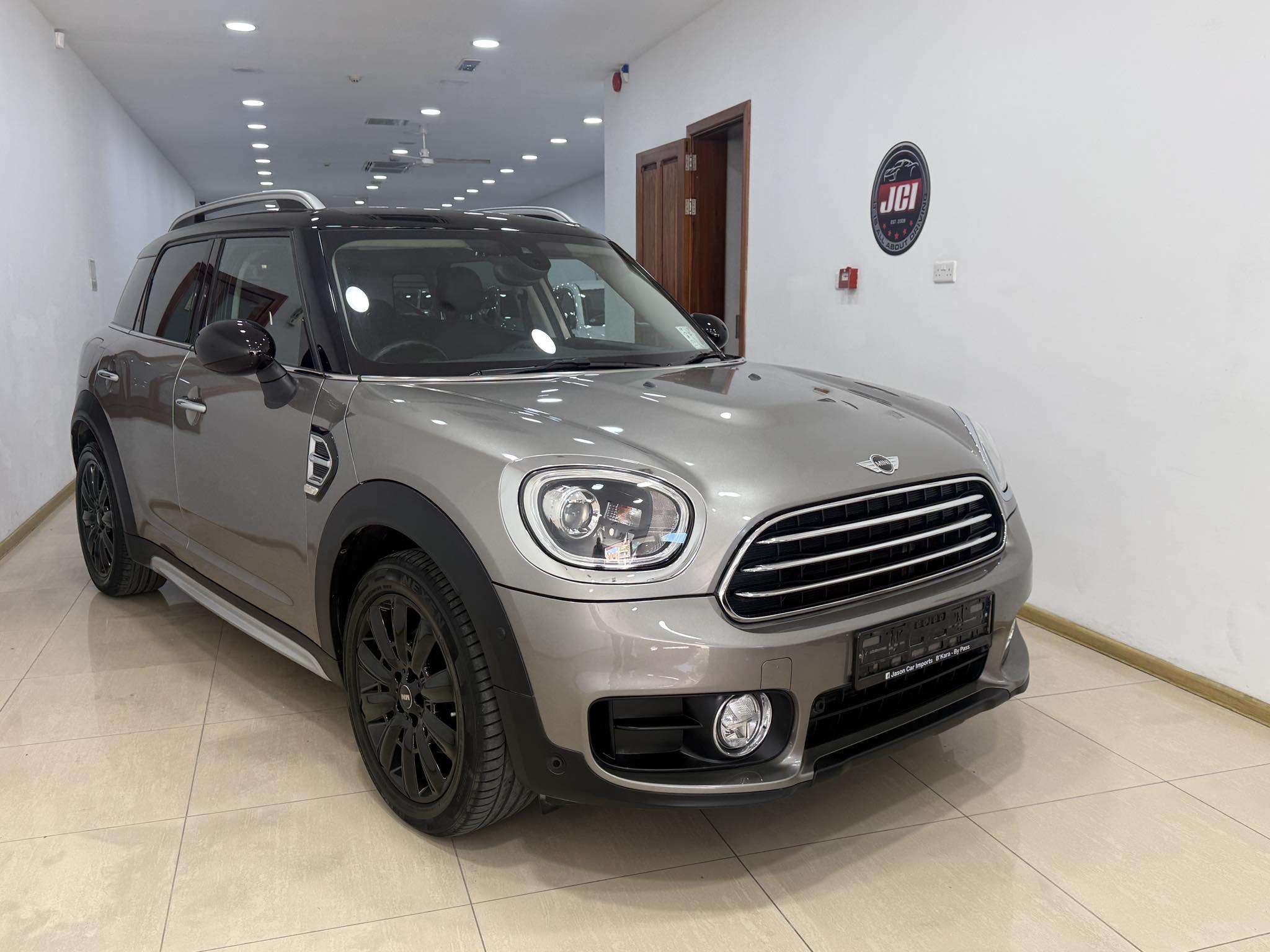Mini Cooper Countryman Ta'Malta (Local)