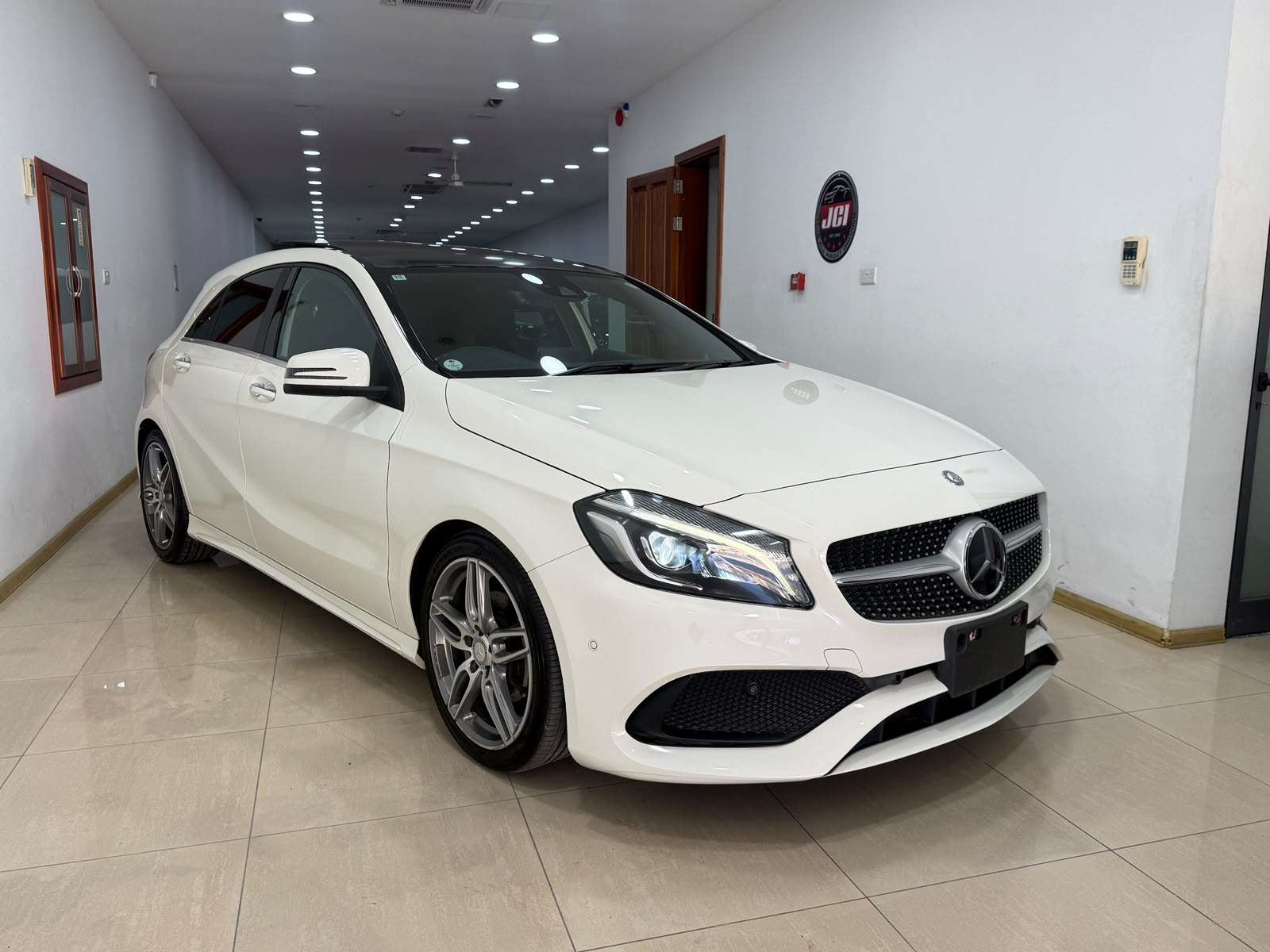 Mercedes A180 AMG Premium Plus (Panoramic sunroof) 2017/18 Automatic Petrol